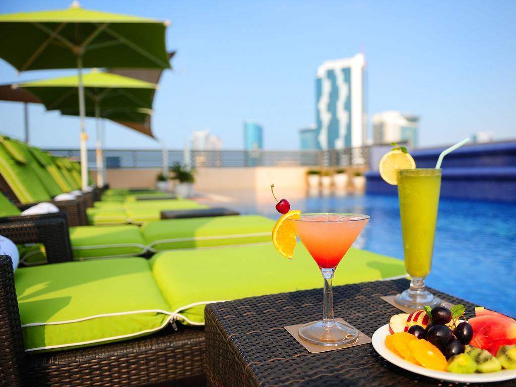 Fraser Suites Seef Bahrain Manama Ngoại thất bức ảnh Pool at the hotel